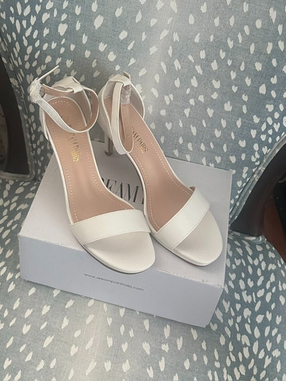 Dream Pairs White Heels – New – Size 6